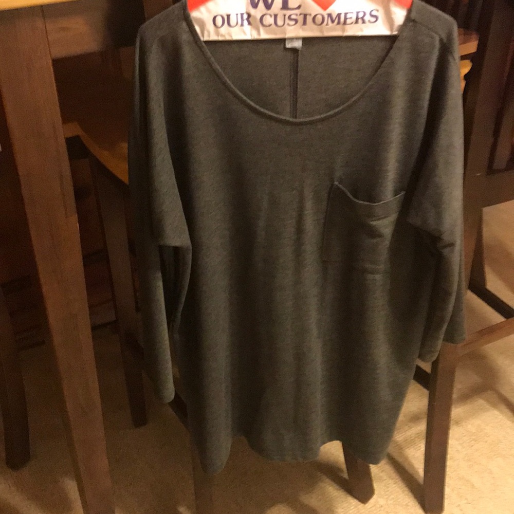 Gray tee shirt
